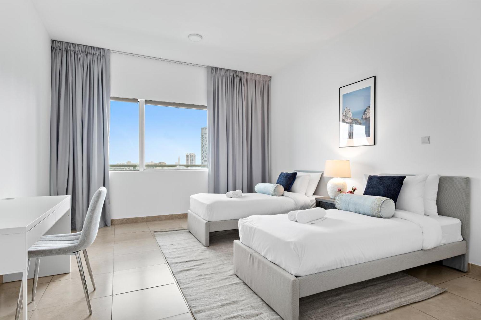 Stylish 2 Bedroom Apt With Free Parking & Fast Wifi Apartment Dubai