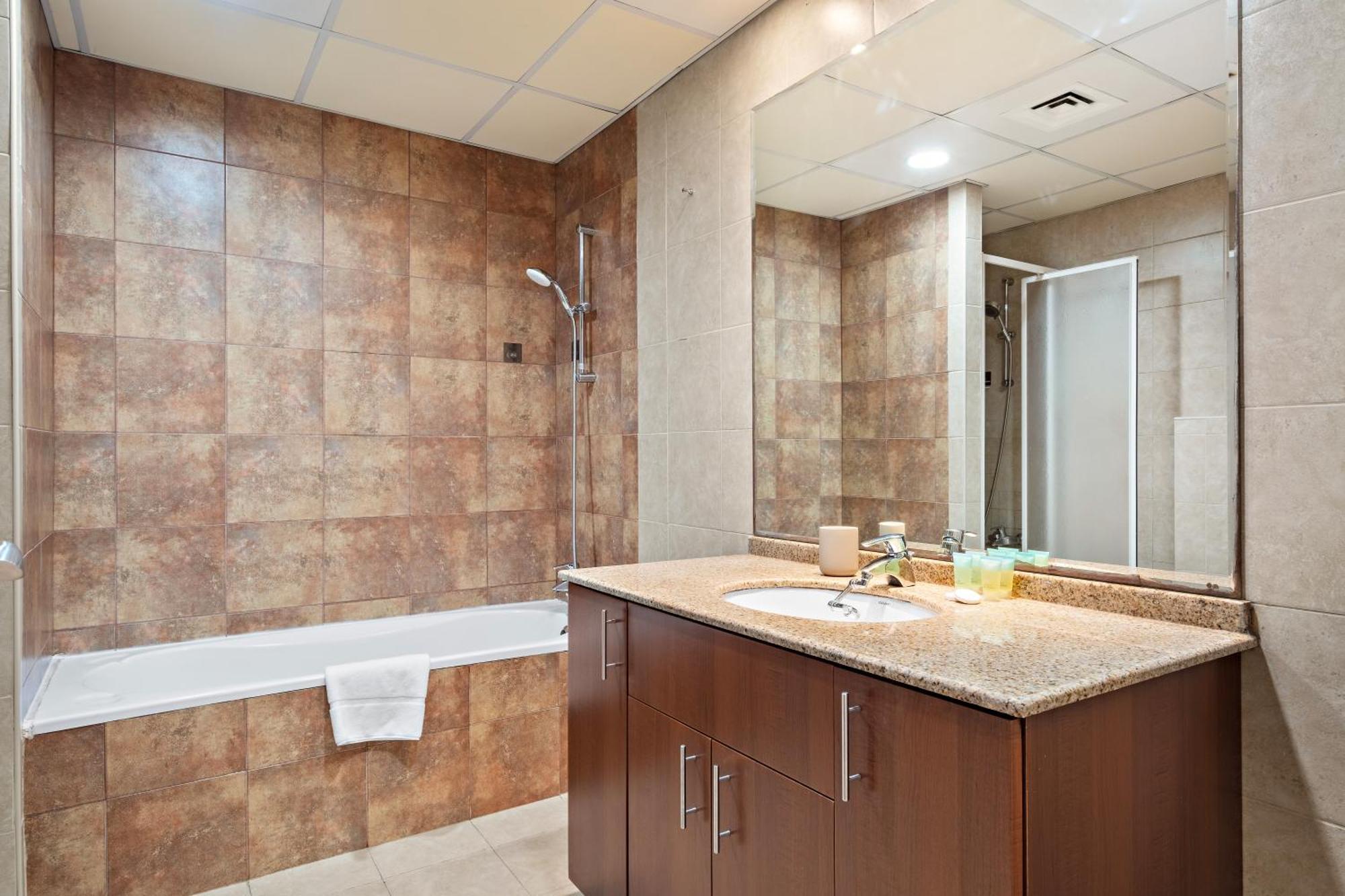 Stylish 2 Bedroom Apt With Free Parking & Fast Wifi Dubai