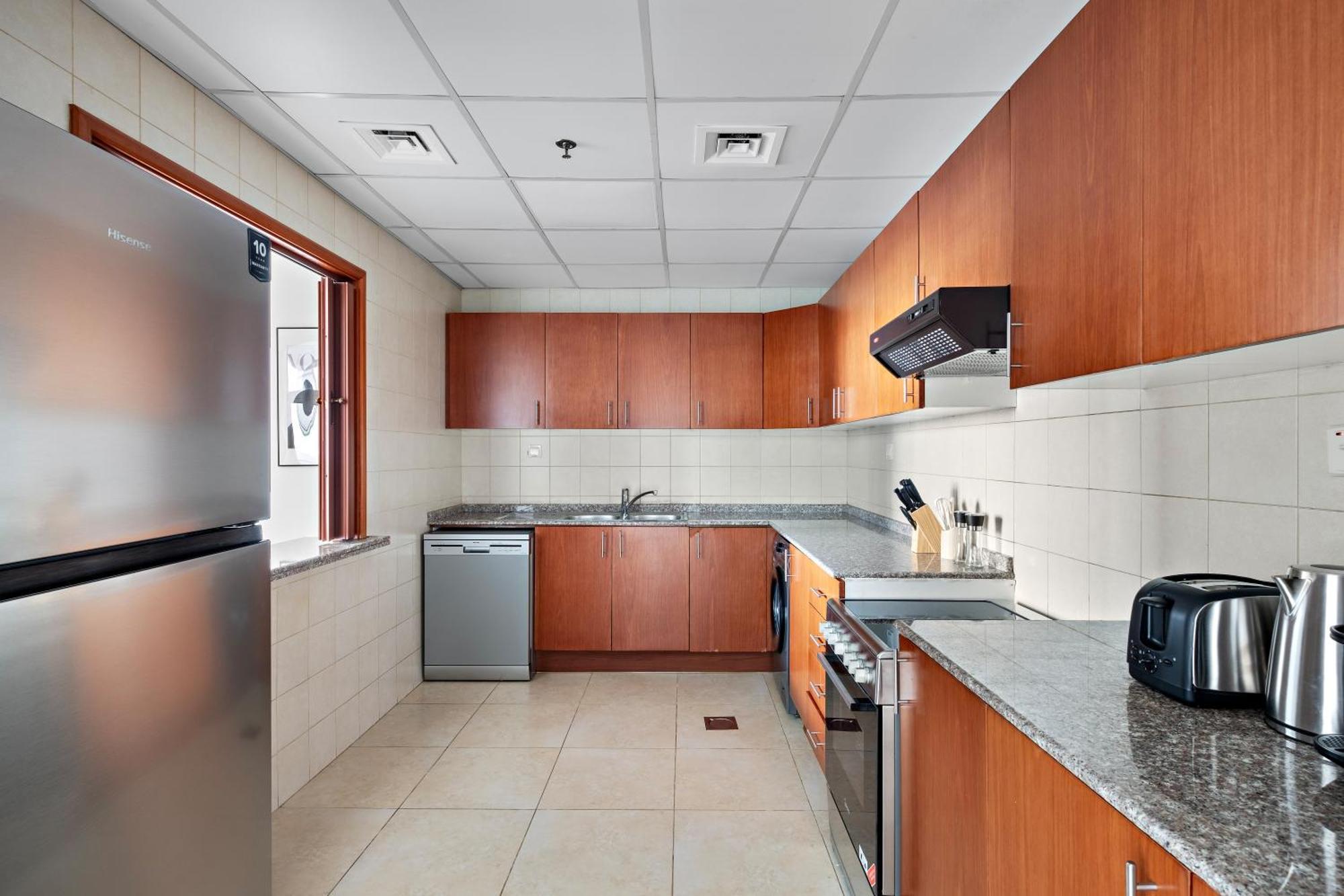 Stylish 2 Bedroom Apt With Free Parking & Fast Wifi *